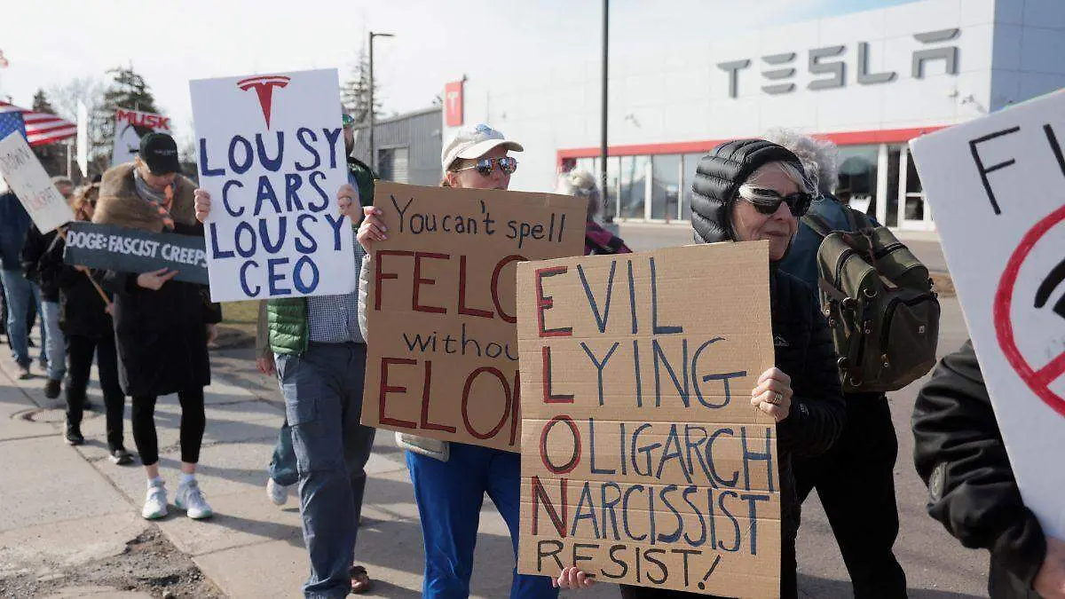 Protesta contra Musk y Tesla